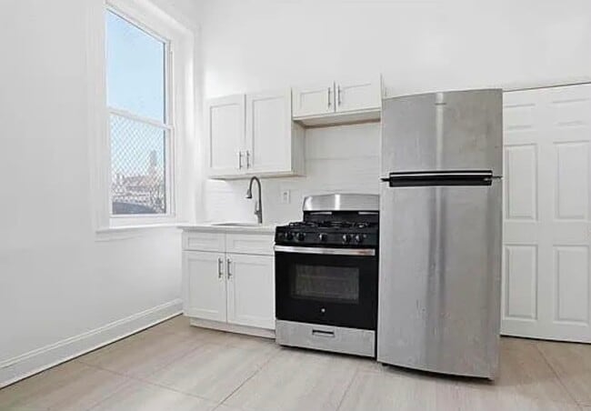 Building Photo - 3462 N Front St Unit 1