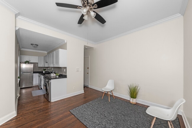 Building Photo - 915 W Waveland Ave Unit 923-1D