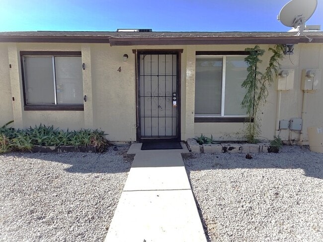 Building Photo - Cute 2 bedroom 1 bath Rental