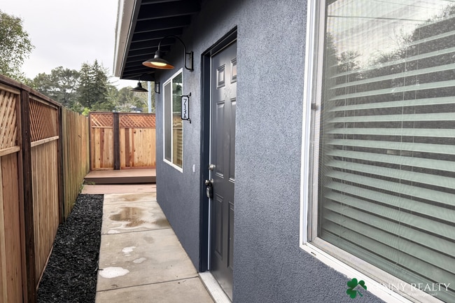 Building Photo - Remodeled 3 BD/2 BA Home with Private Entrance and Backyard