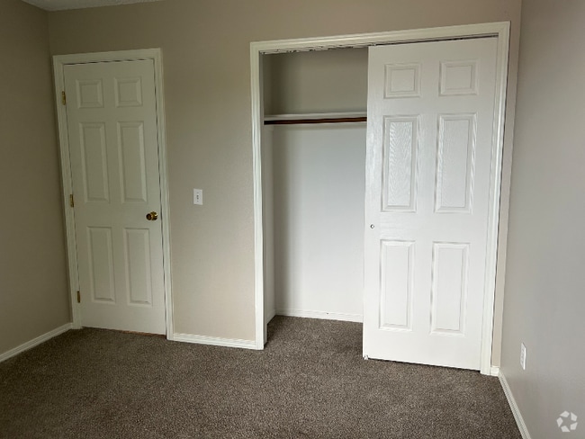 Building Photo - 1501 Coolcrest Dr Rental