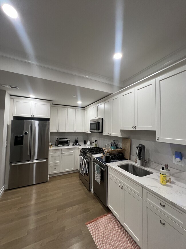 Building Photo - 14 Mount Hood Rd Unit 4 Rental
