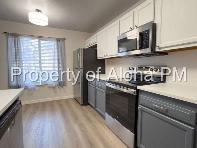 Photo - 1069 W Pine Ave