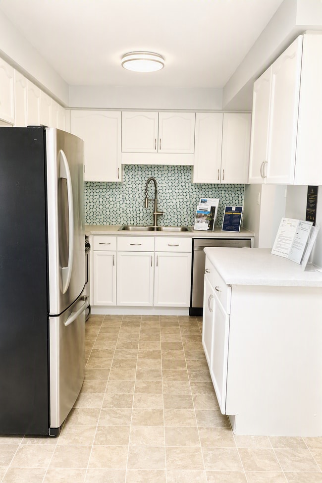 Photo - 816 Battell Ct