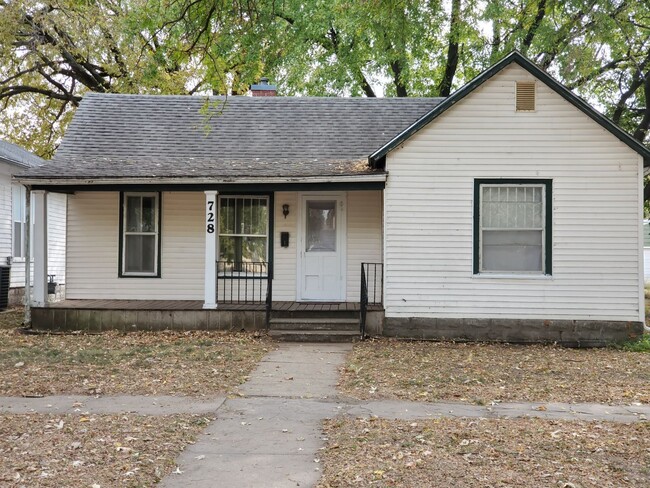 Cute 2 bedroom with garage & fence in back... - Cute 2 bedroom with garage & fence in back... Casa
