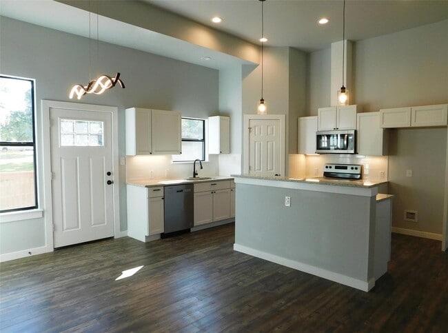 Photo - 207 Laurel Ln