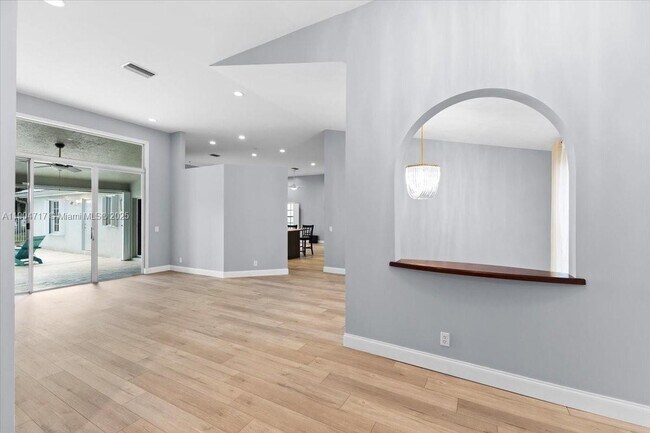 Photo - 642 Heritage Dr