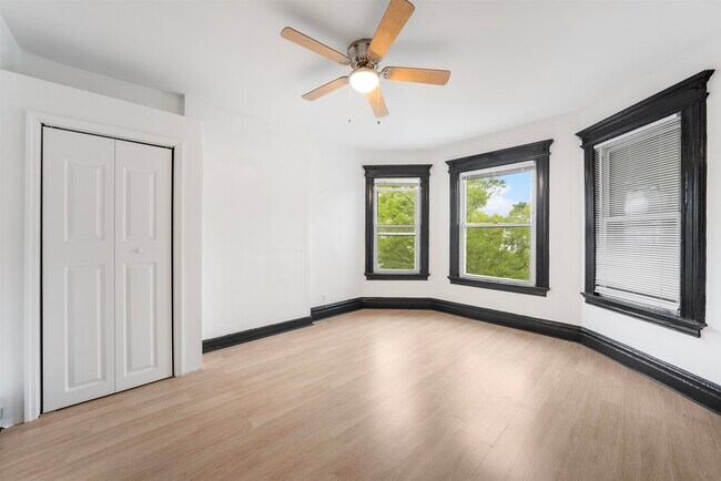Building Photo - 209 N 11th St Unit 2 Rental