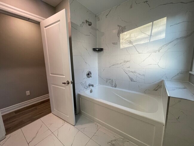 Photo - Stunning 2 Bed Suite With Private Deck! Unit 2