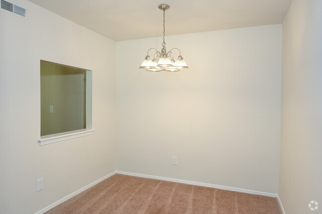 1BR, 1BA - 810SF - Dining Room