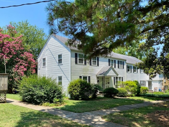 Building Photo - 971 St Marys St