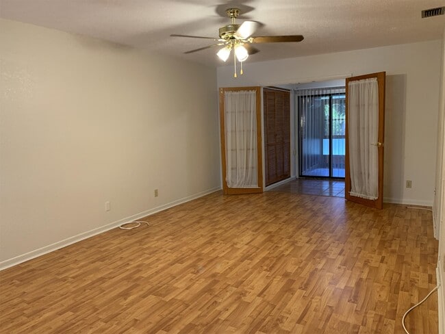 Photo - 7360 Ulmerton Rd