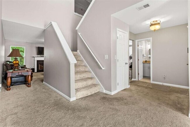 7155 Laurel Creek Dr