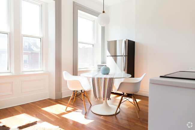 Building Photo - 4407 Butler St Unit 3F Rental