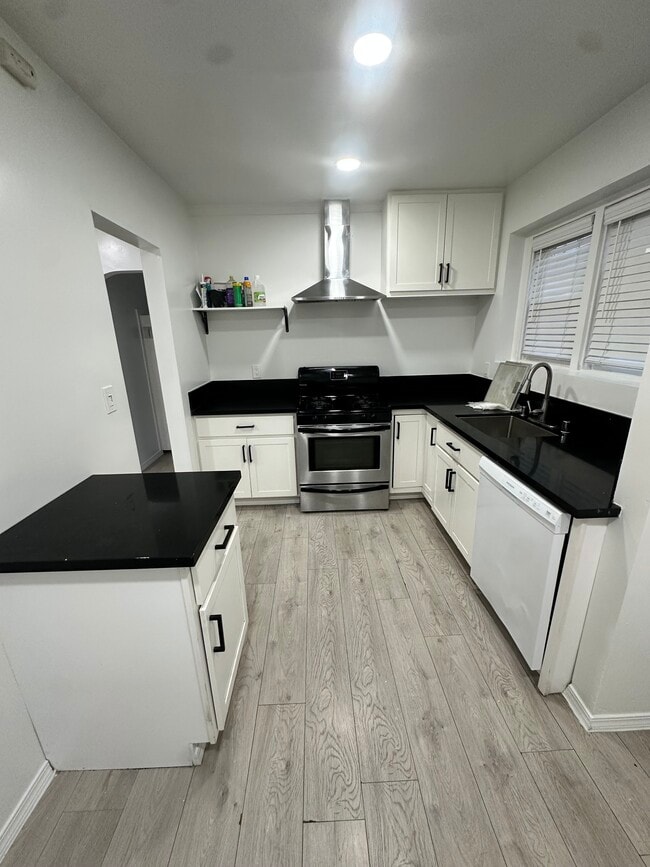 556 W 92nd St