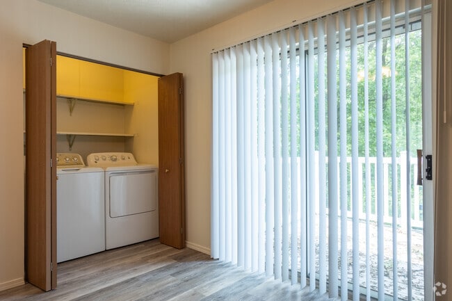 2 BR, 1 BA - 900 sf