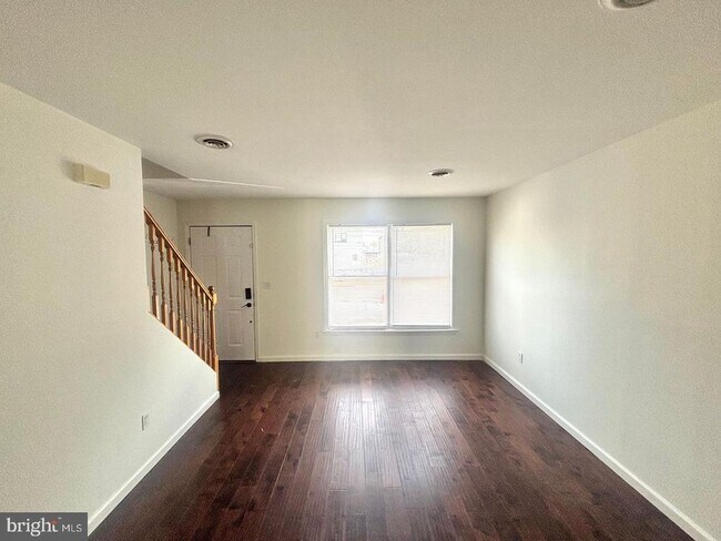 Photo - 3576 Edgemont St