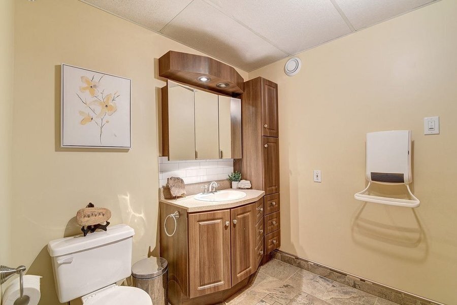 Photo - 7731 Broadway