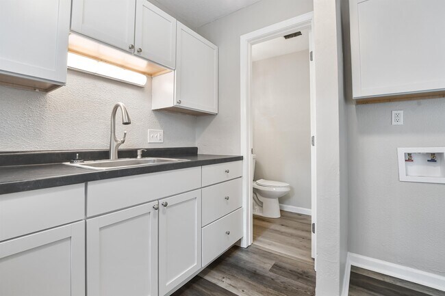 Photo - 1202 E Walford Dr Unidad 3