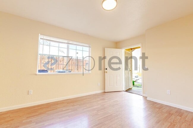 Photo - 3520 Y St