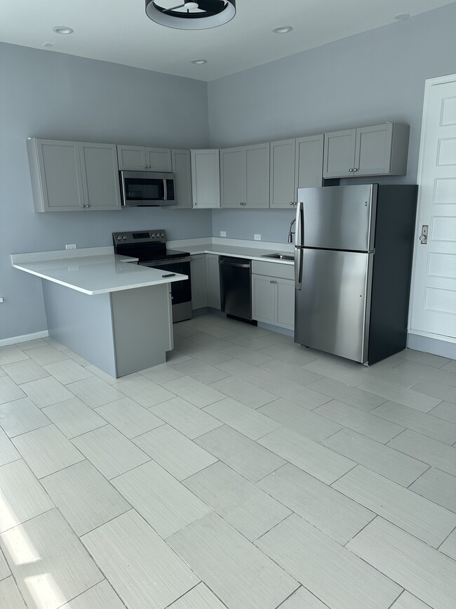 Photo - 1744 W Foster Ave Unit 1F