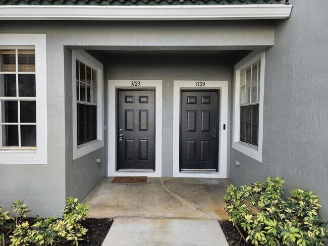 Building Photo - Prime Location & Modern Comfort in Greenac... Rental