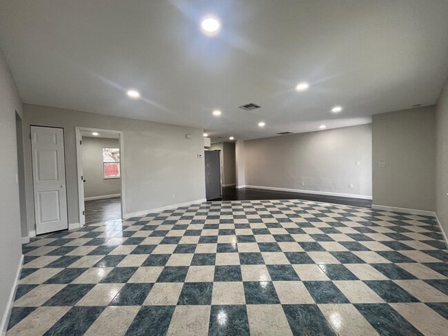 Photo - 838 SE Proctor Ln