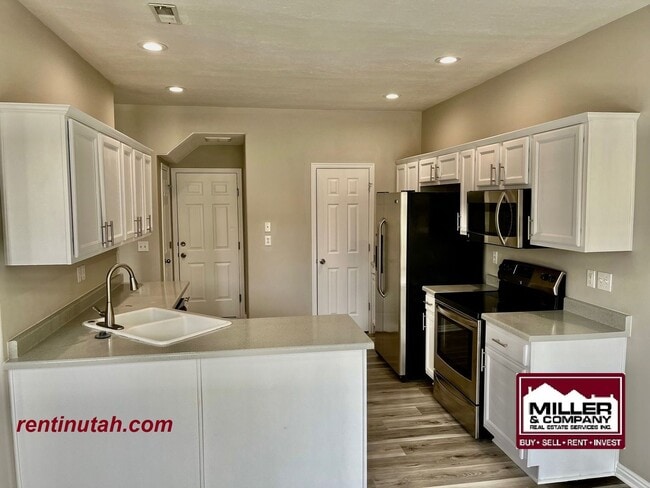 Photo - Beautifully updated townhouse in Riverton!