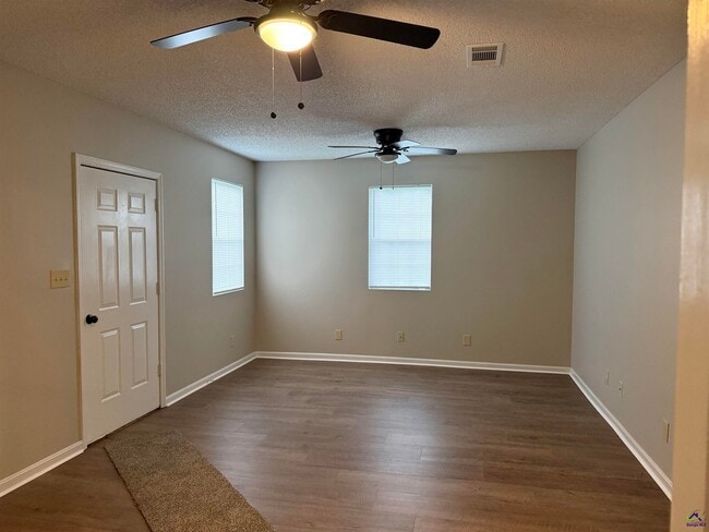118 S Springs Dr