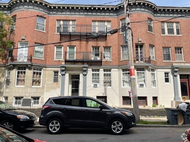 Building Photo - 39 Strathmore Rd Unit 2 Rental