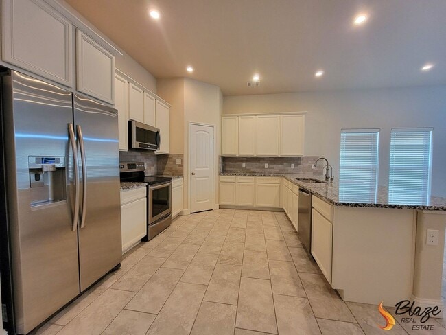 Photo - PRE LEASING 3 Bed 2 Bath Heritage Hills Beauty