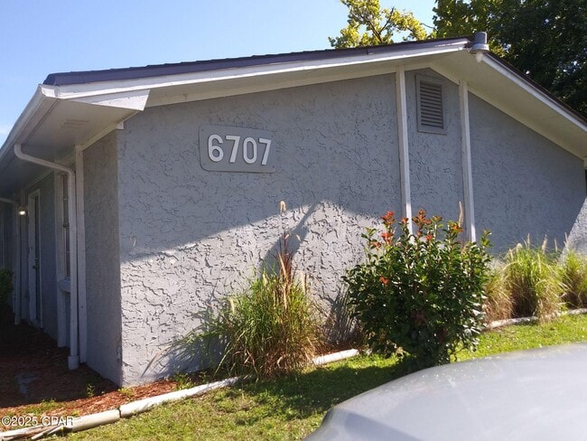 Building Photo - 6707-6722 FL-22 Unit A