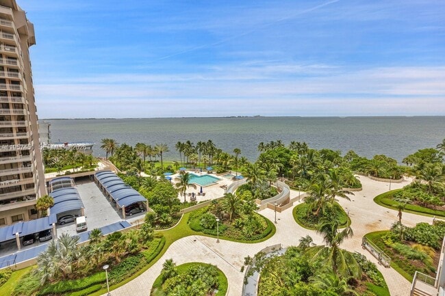 Building Photo - 2 Grove Isle Dr Unit B907