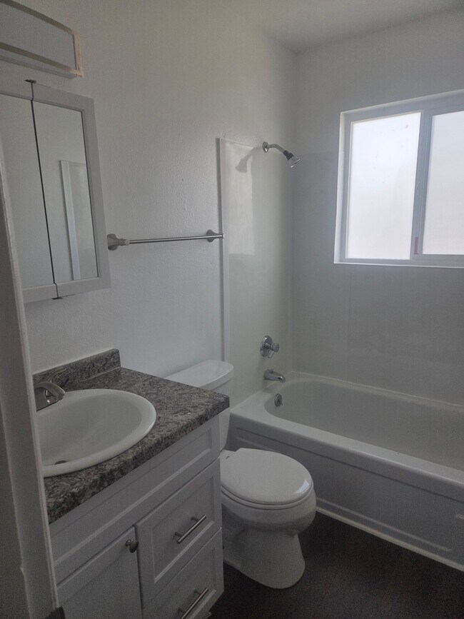 Photo - 8000 NE Hwy 99 Unidad 112