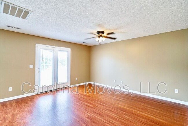 Photo - 144 Crescent Creek Ct