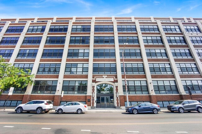 Building Photo - 3963 W Belmont Ave Rental
