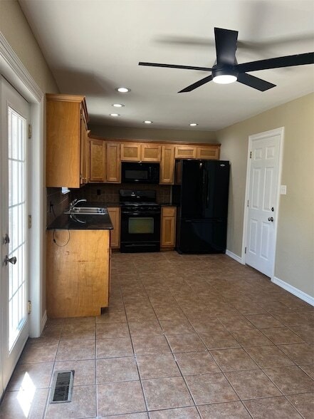 Photo - 538 E 138th Pl