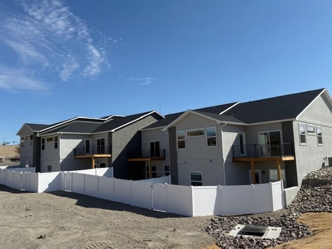 Photo - Available Now – Beautiful 3 Bed, 2.5 Bath Townhouse!!!