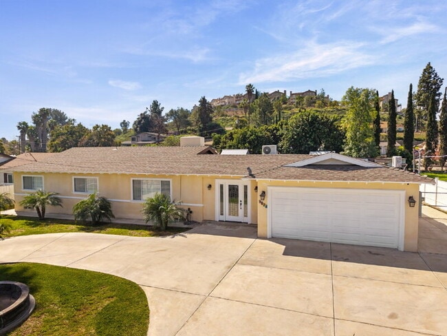 Photo - 1811 Greenfield Dr