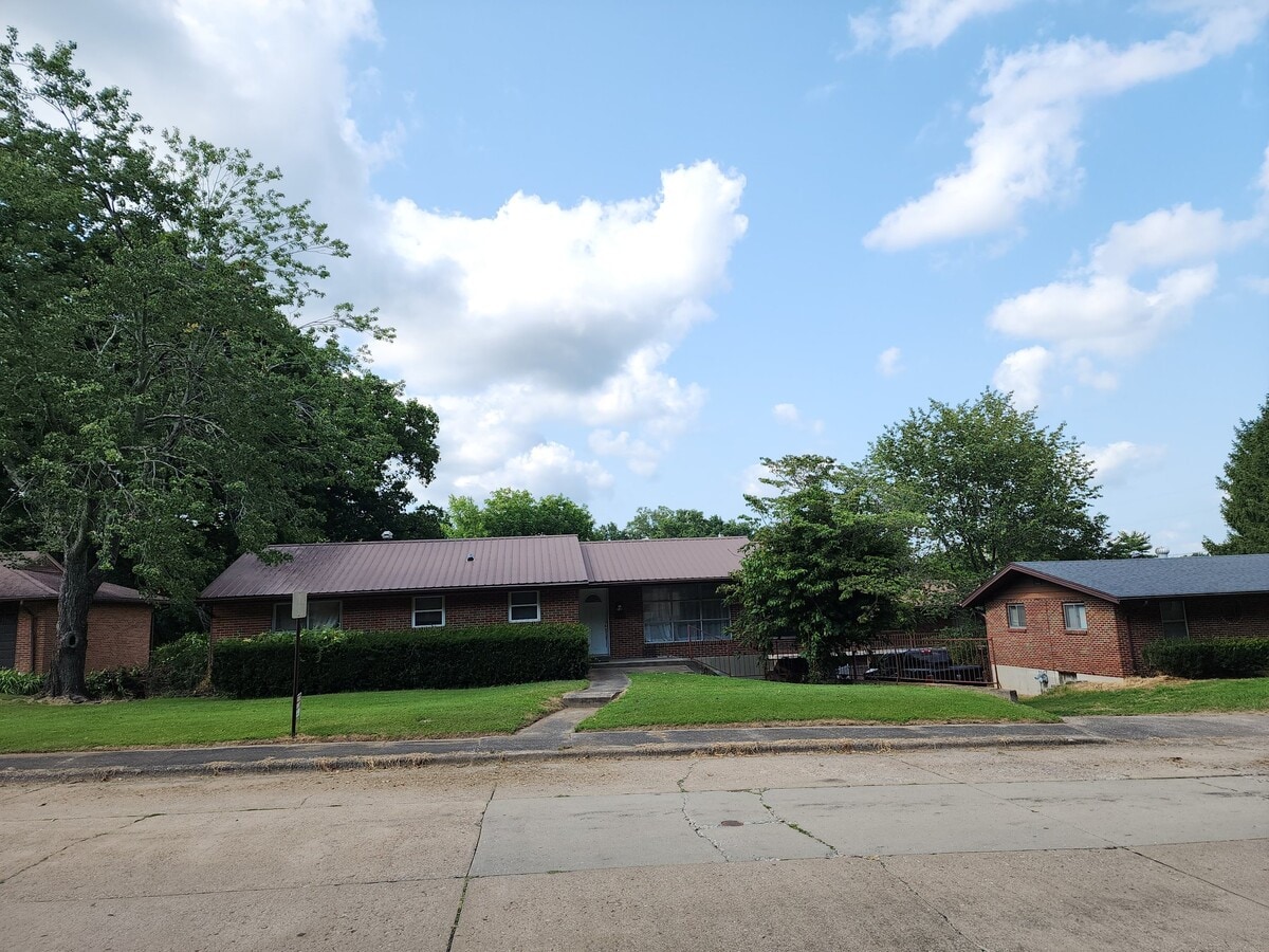 Photo - 720 Watkins Dr Unit 1