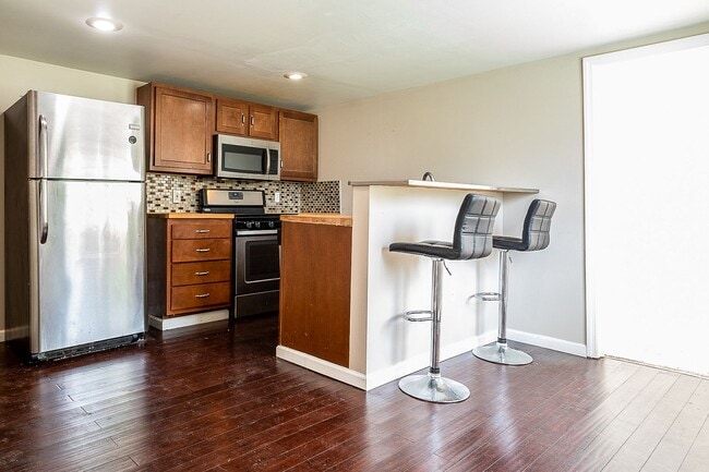 Photo - 635 McLain St