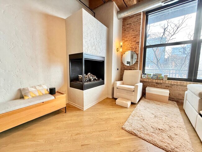 Photo - 1040 W Adams St