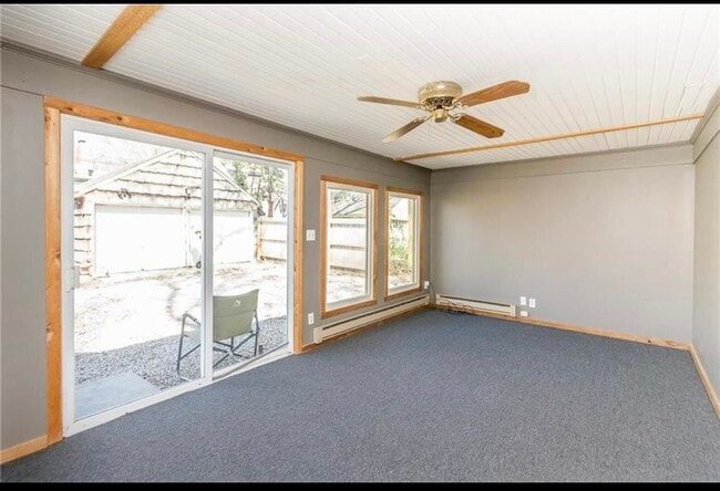 Sunroom 2 (Attached, Enclosed) - 724 W Gregory Blvd