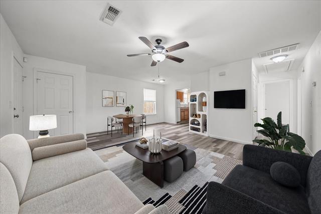 Building Photo - 212 N Wood St