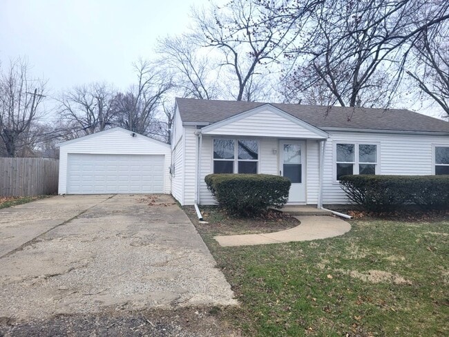 Beautiful 3 Bedroom Home Available after J... - Beautiful 3 Bedroom Home Available after J...