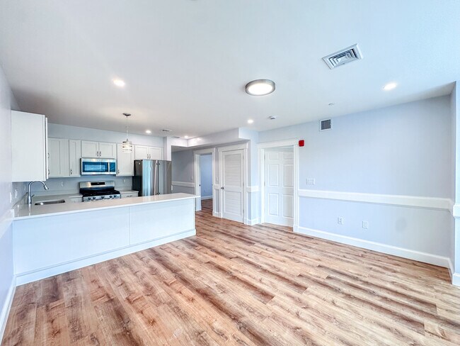 3 Bd - New Horizons Apartment