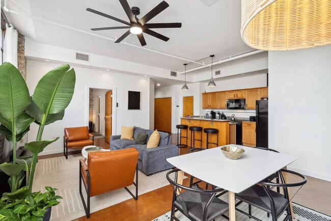 Building Photo - 840 St Charles Ave Rental