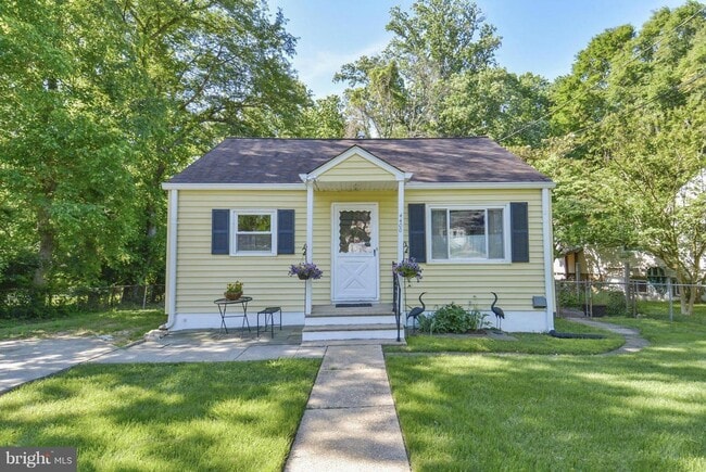 Building Photo - Quaint 2 Bedroom 2 Bath Cottage Style Home Near Rock Creek in Bethesda