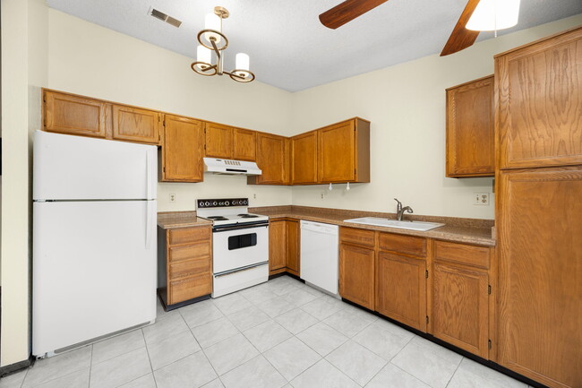 Photo - 1075 S Garrison St