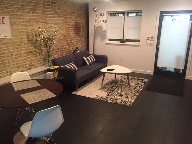 Photo - 2300 Ontario Rd NW